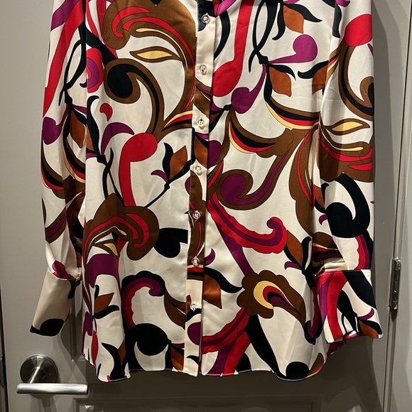 T TAHARI Oversized Blouse, Mixed Print, Long Sleeve, Clear Buttons, Size Medium - Picture 3 of 12